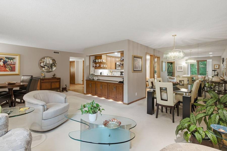 6051 Laurel AVE #214, Golden Valley, MN 55416