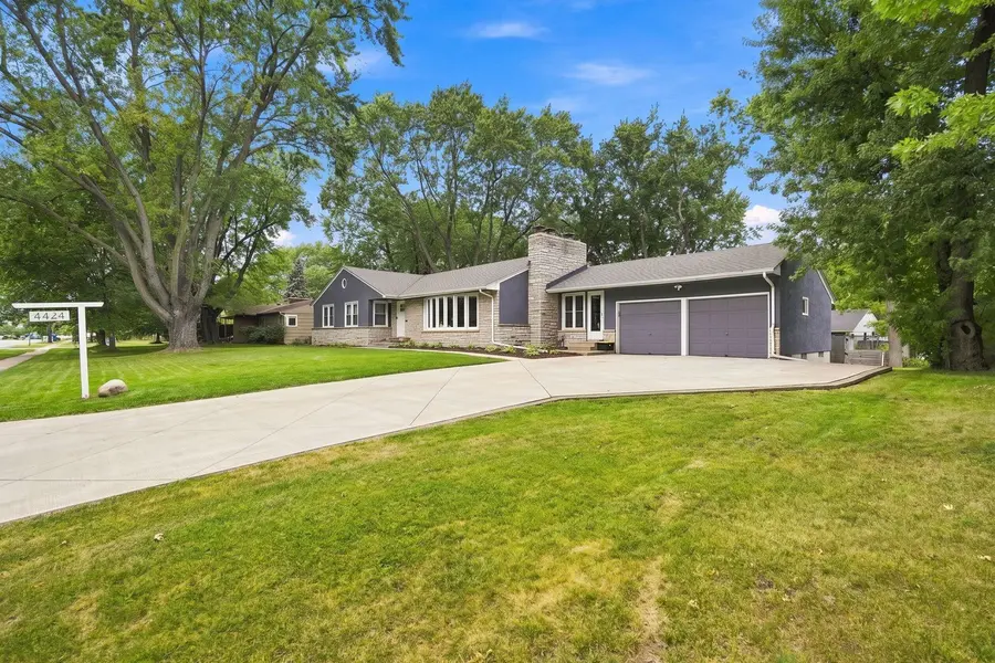 4424 W 70th St, Edina, MN 55435