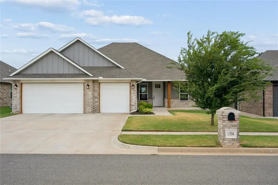 1304 Torrey Pines RD, Norman, OK 73072