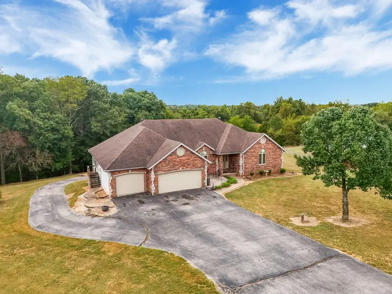 1818 W Country Hill LN, Nixa, MO 65714