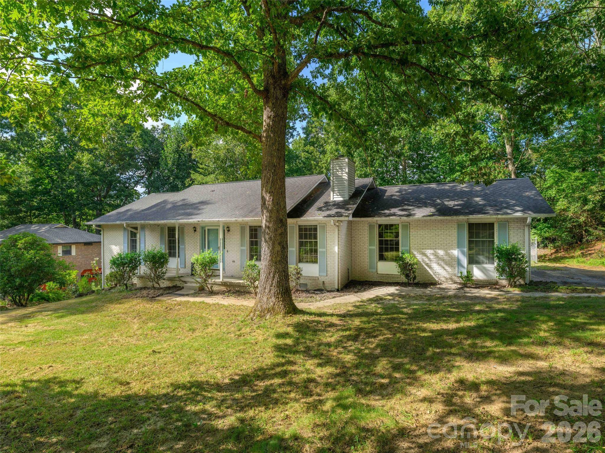 209 Trappers TRL, Hendersonville, NC 28739