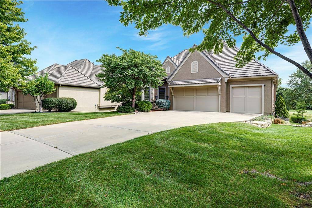 14105 Nicklaus DR, Overland Park, KS 66223