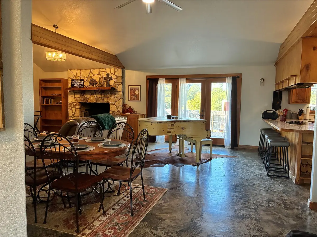 101 River Park DR, Martindale, TX 78655