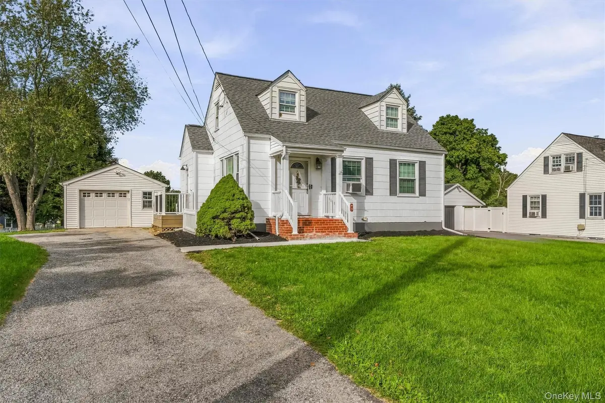 3 Kinderhook DR, Poughkeepsie, NY 12603
