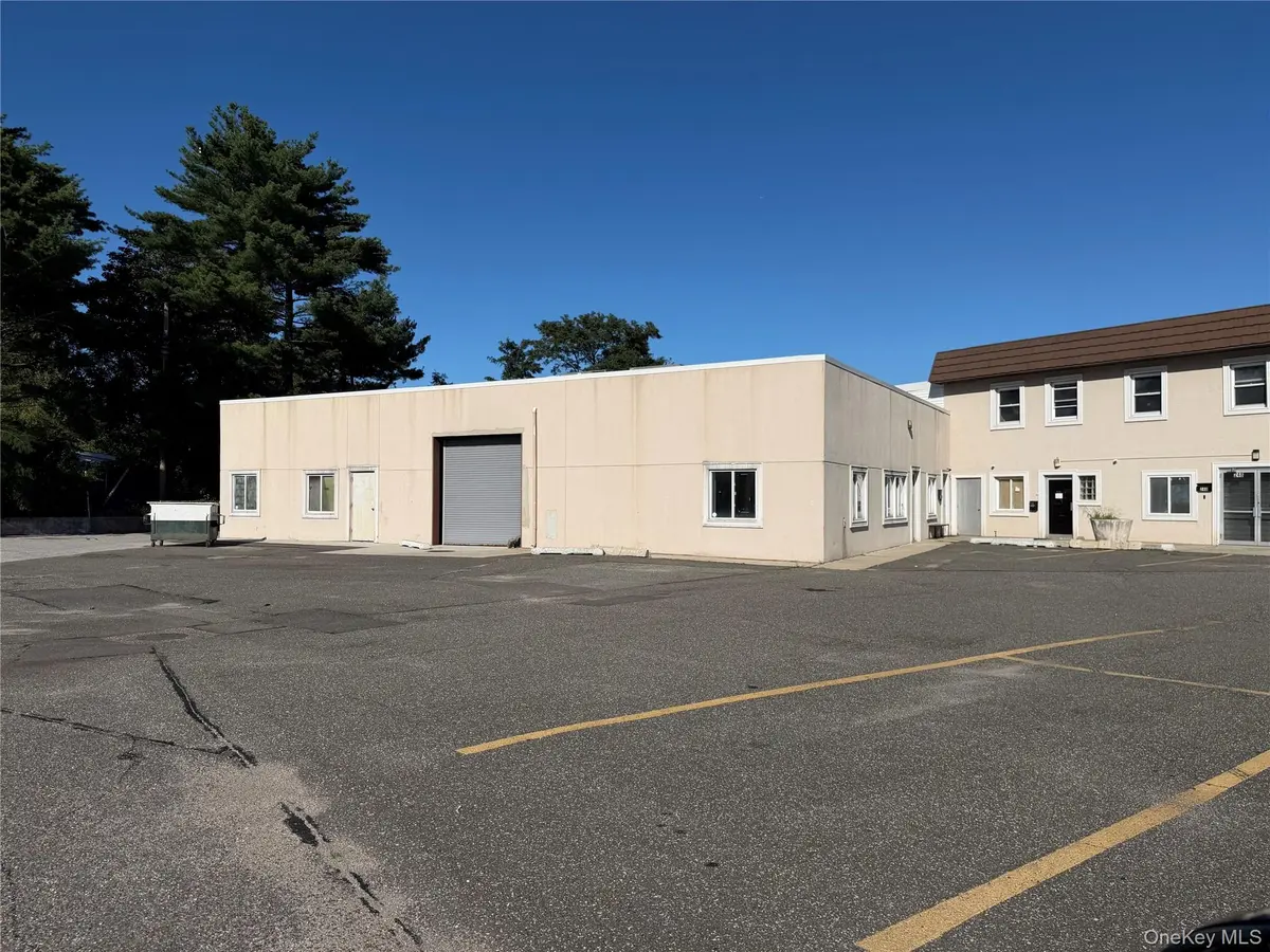 250 Old Country Rd, Hicksville, NY 11801