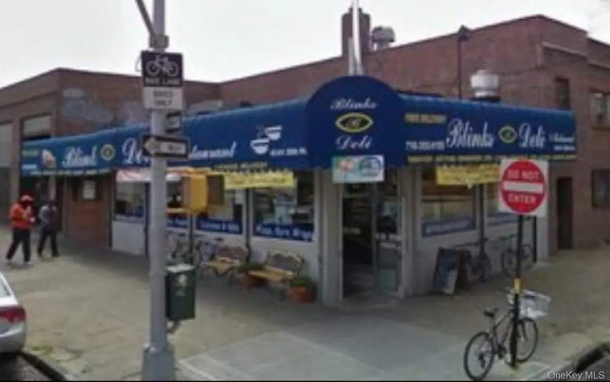 3504 43 AVE, Long Island City, NY 11101