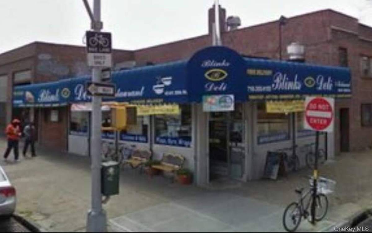 3504 43 AVE, Long Island City, NY 11101