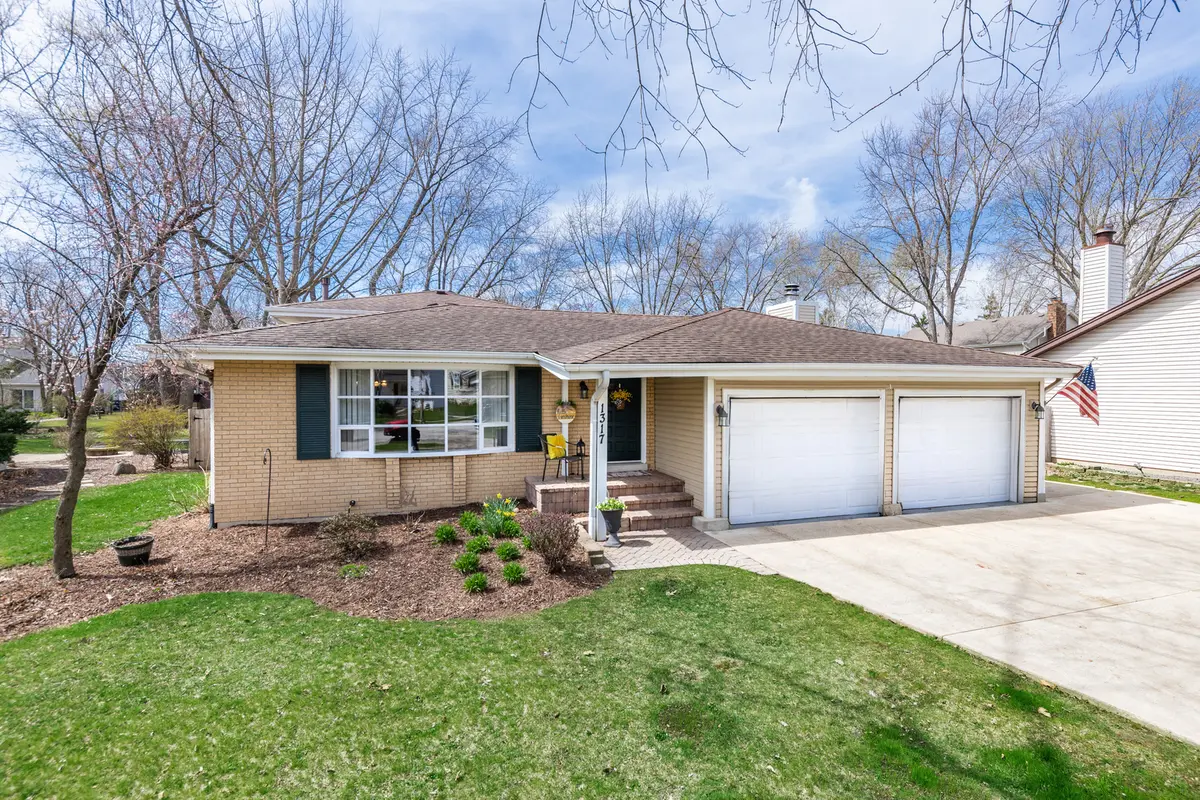 1317 Carol LN, Naperville, IL 60565