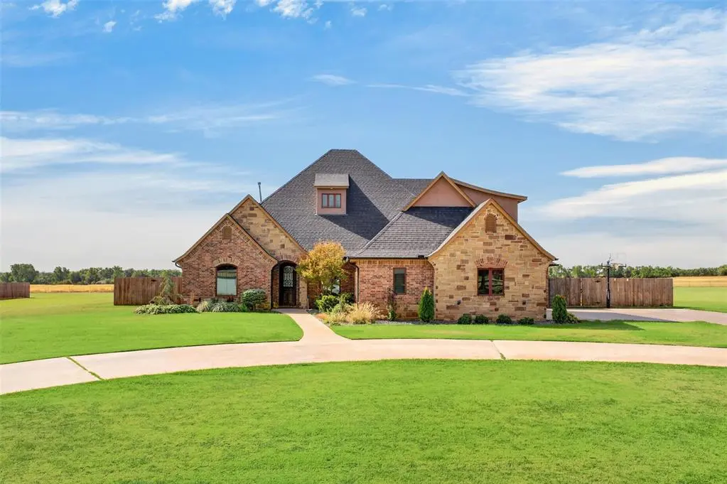 608 Edgewood Rd. ST, Canute, OK 73626
