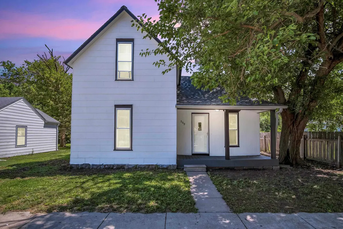 209 E Amos, Hesston, KS 67062