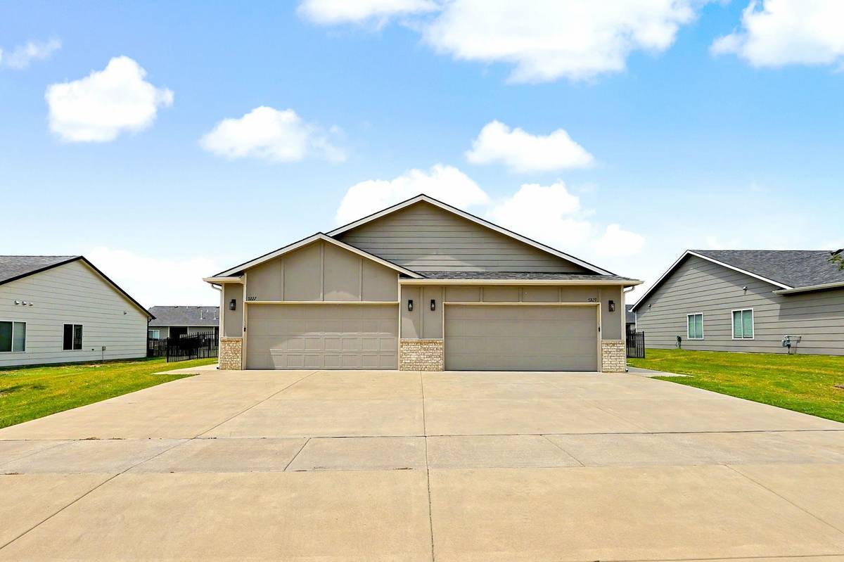 5229 N Cypress, Bel Aire, KS 67226