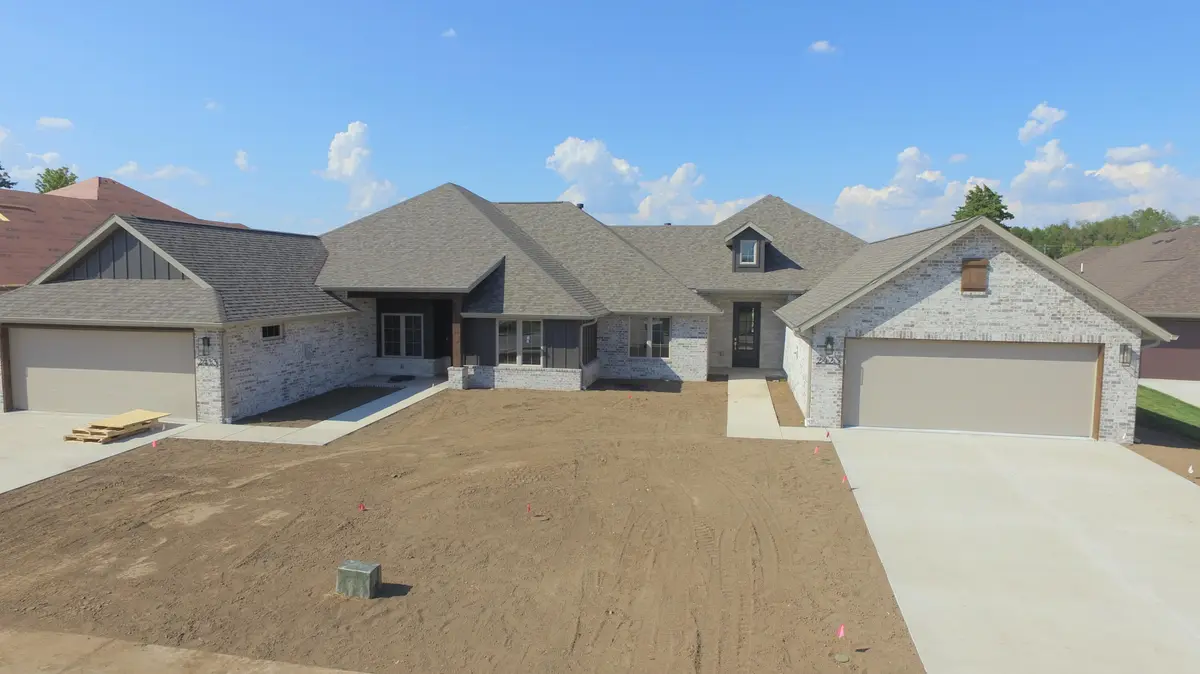 2423 E Swallow ST, Springfield, MO 65804