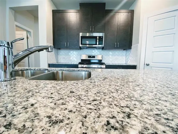 111 Dedina DR, Georgetown, TX 78626