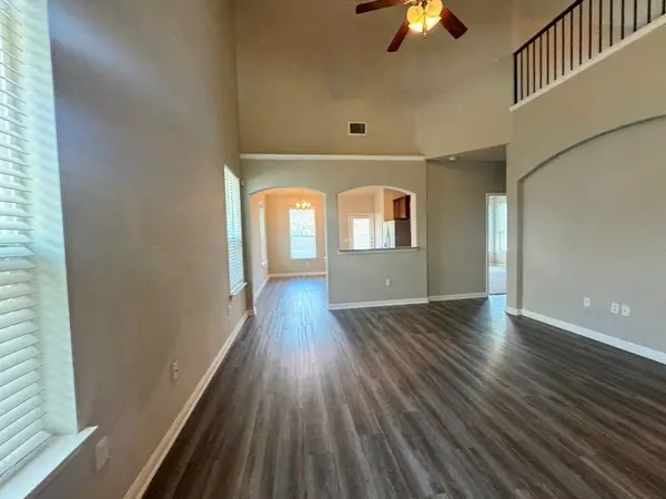 120 Kingfisher LN, Kyle, TX 78640