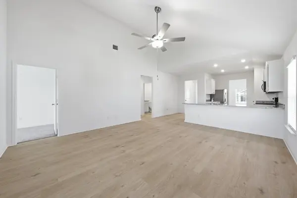 217 W Luna Blue LN, Jarrell, TX 76537