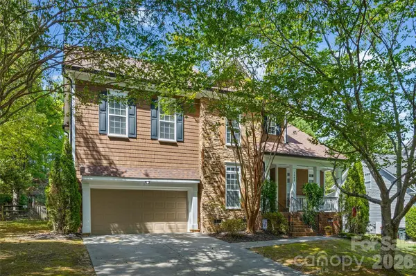 1063 Hunters Run DR, Tega Cay, SC 29708