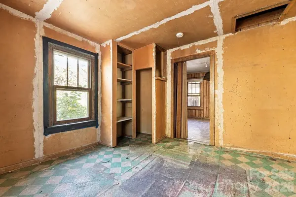 1487 Poplar Gap RD, Hot Springs, NC 28754