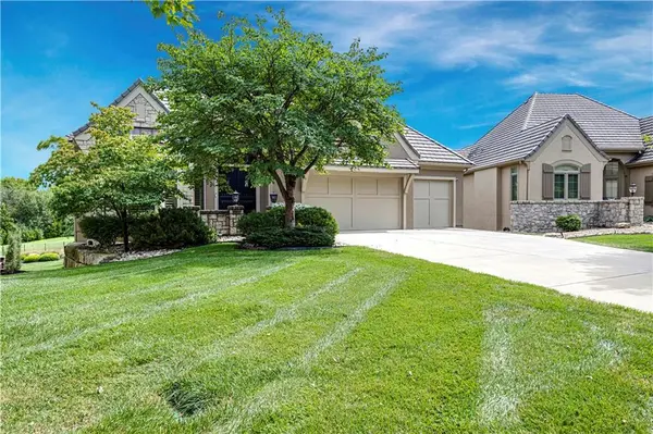 14105 Nicklaus DR, Overland Park, KS 66223