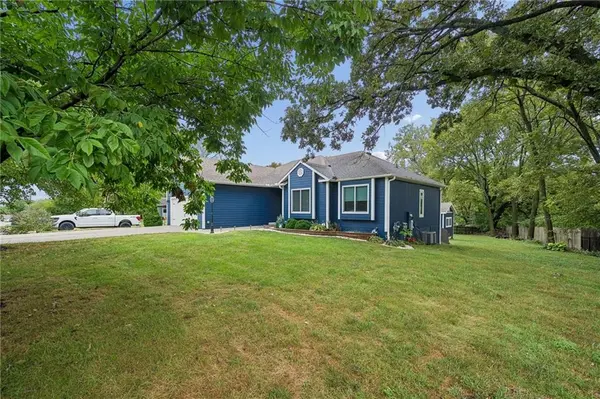 8699 Penner AVE, De Soto, KS 66018
