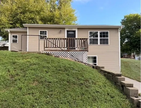 3325 Locust ST, St Joseph, MO 64501