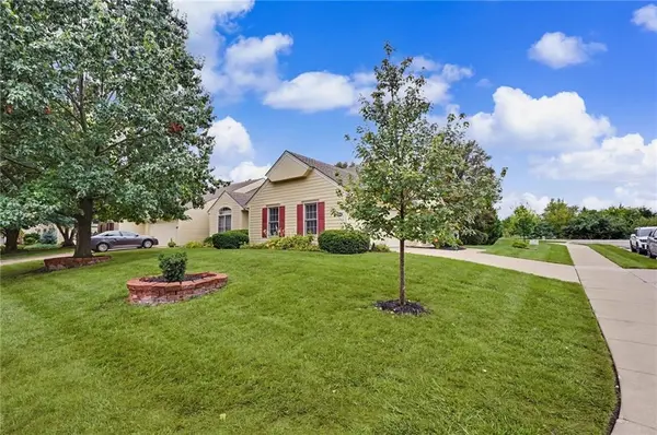 5933 Longleaf CIR, Lawrence, KS 66049