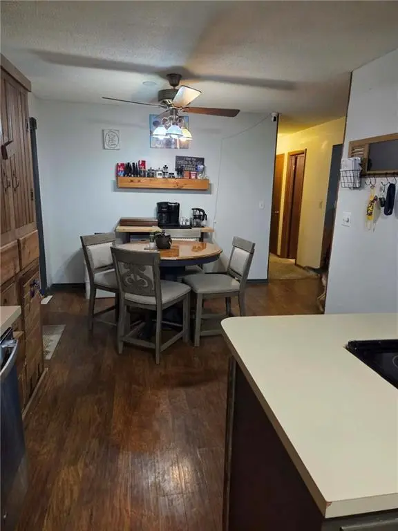 1950 Safari DR, St Joseph, MO 64506