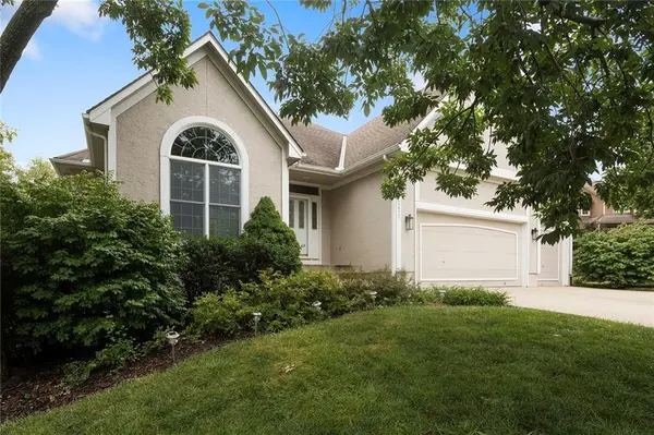 2617 10th ST, Lee's Summit, MO 64081