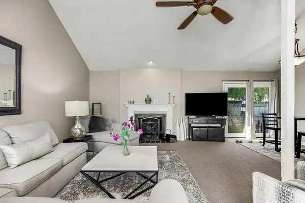 4727 N Cliff Hill CIR, Kansas City, MO 64151