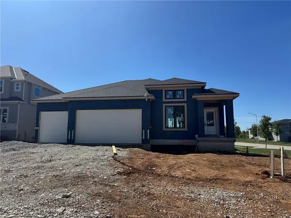 18600 Mohawk LN, Overland Park, KS 66085