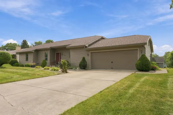 202 Colonial DR, Warsaw, IN 46582-1941