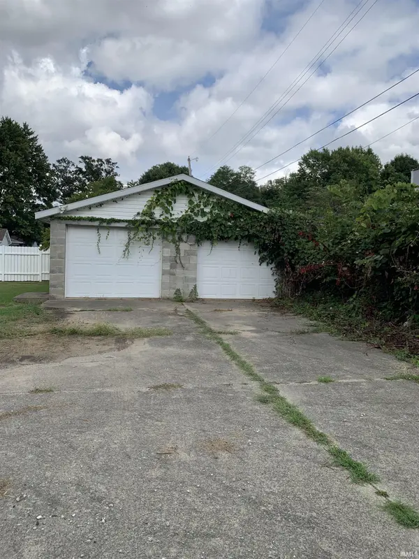 105 N john ST, Bloomfield, IN 47424