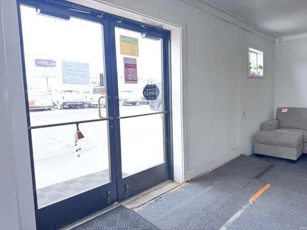 2612 Broad ST, New Castle, IN 47362-3401