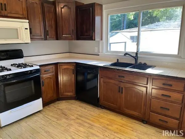 215 Rush ST, Lakeville, IN 46536