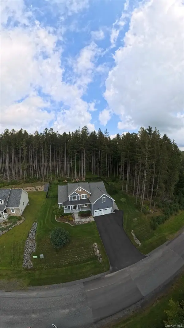 142 lexington LN, Call Listing Agent, PA 18610