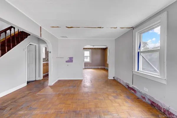104 E Pennywood AVE, Roosevelt, NY 11575