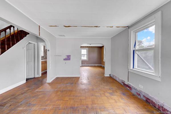 104 E Pennywood AVE, Roosevelt, NY 11575