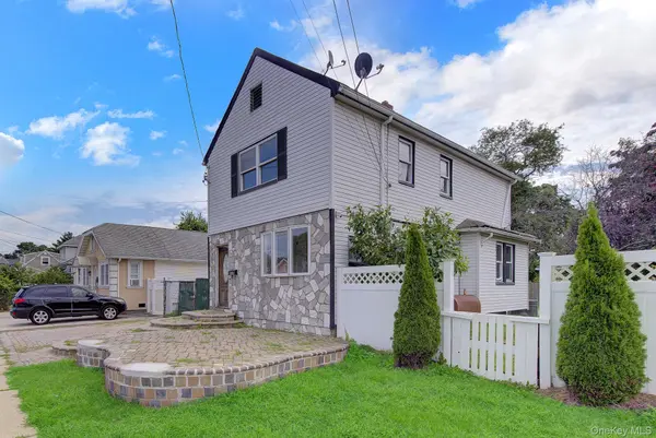 104 E Pennywood AVE, Roosevelt, NY 11575