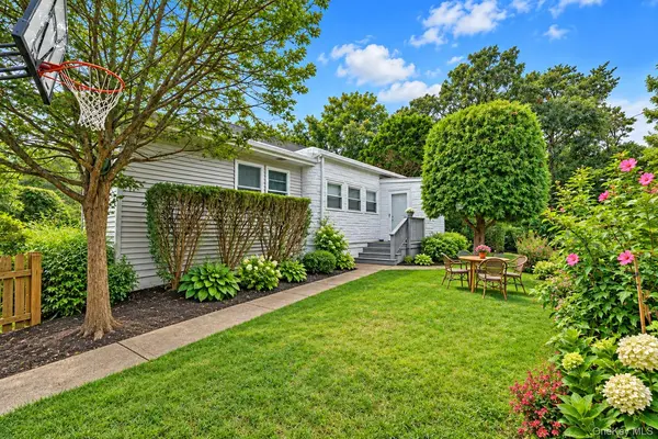 92 North RD, Hampton Bays, NY 11946