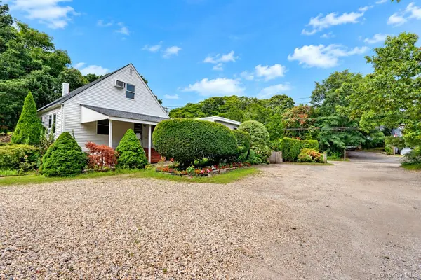 92 North RD, Hampton Bays, NY 11946