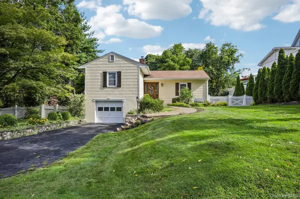 1 Brentwood DR, Pleasantville, NY 10570