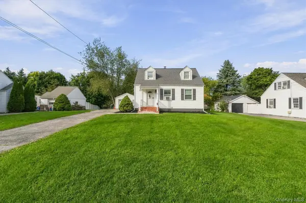 3 Kinderhook DR, Poughkeepsie, NY 12603
