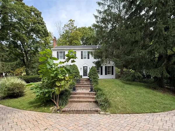 195 Cove RD, Laurel Hollow, NY 11771