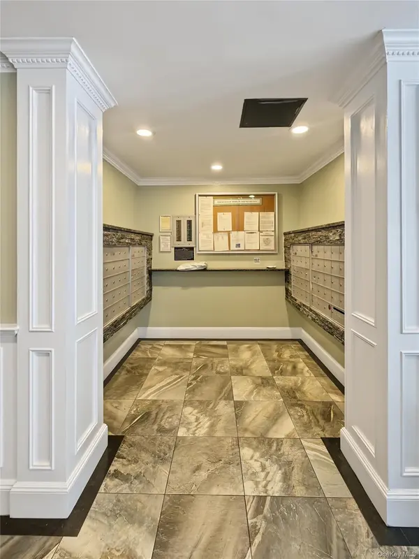 85 10 151st Ave #5G, Howard Beach, NY 11414