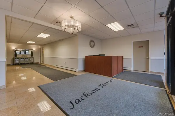 101 Jackson AVE #2J, Mineola, NY 11501