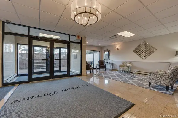 101 Jackson AVE #2J, Mineola, NY 11501