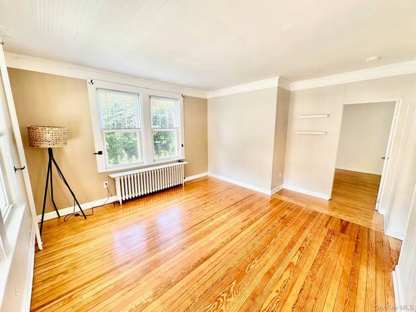 47 Dewey ST, Huntington, NY 11743