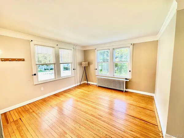 47 Dewey ST, Huntington, NY 11743
