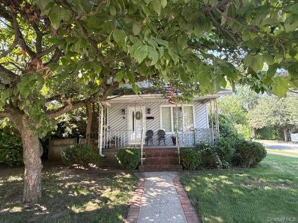 76 Driving Park AVE, Lynbrook, NY 11563