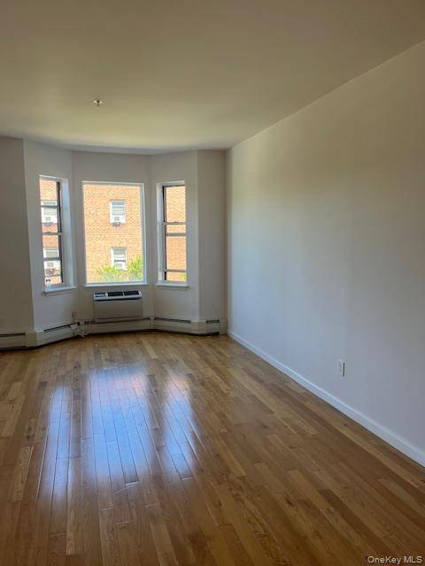 38 Knightsbridge RD #2E, Great Neck, NY 11021