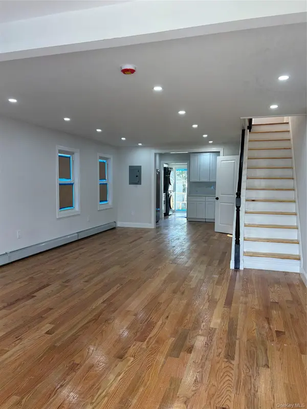 94-28 209 ST, Queens Village, NY 11428